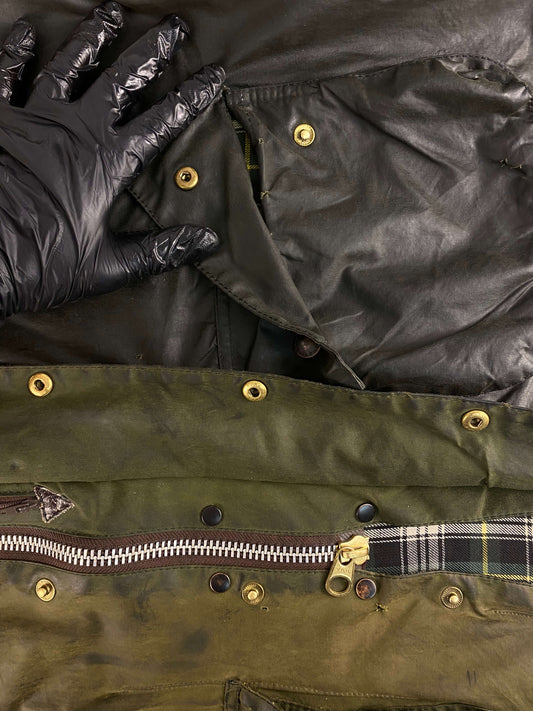 Wachsveredelung in Handarbeit